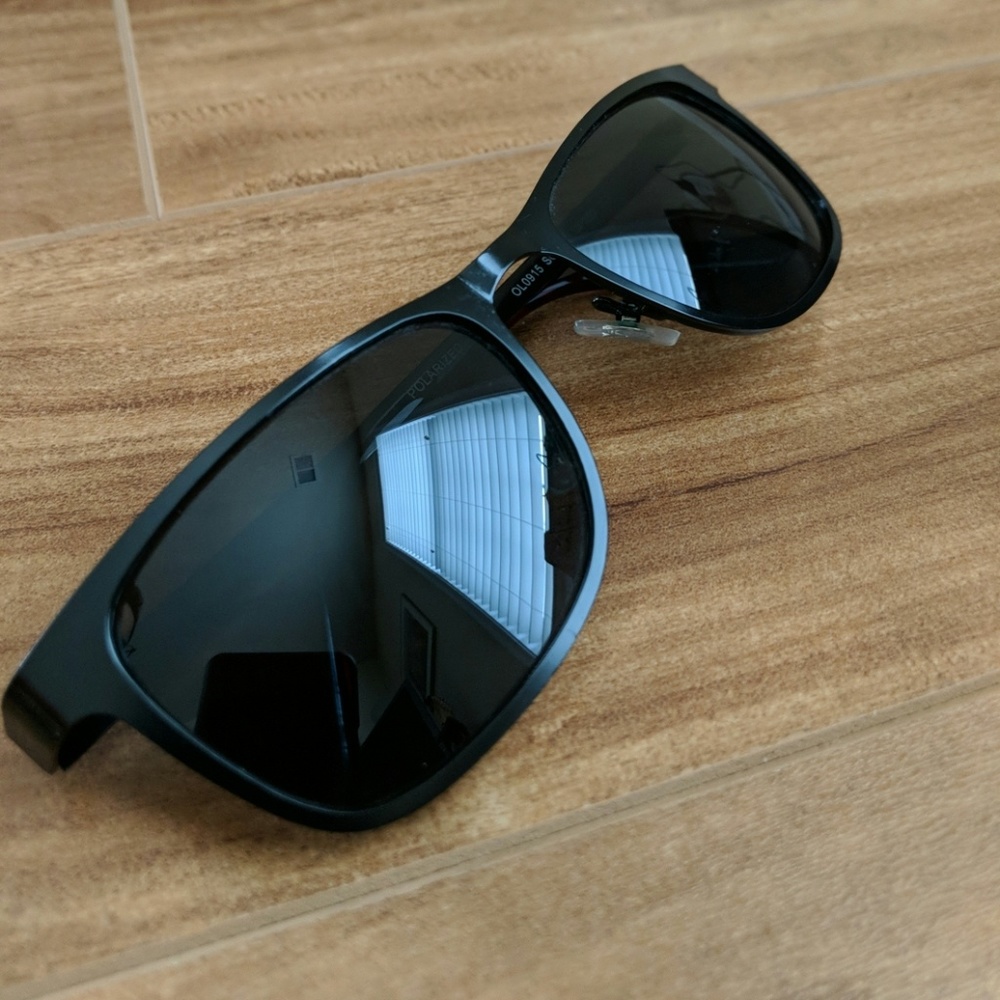 Dockers polarized sunglasses, with hard case